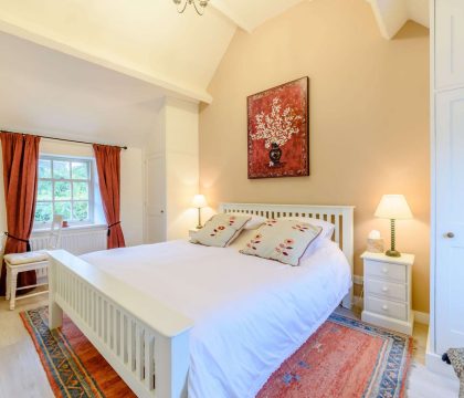 The Reading Room Double Bedroom - StayCotswold