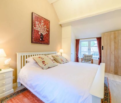The Reading Room Double Bedroom - StayCotswold