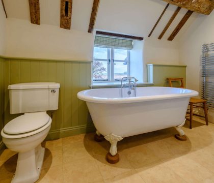 Rose Tree Cottage Bathroom - StayCotswold