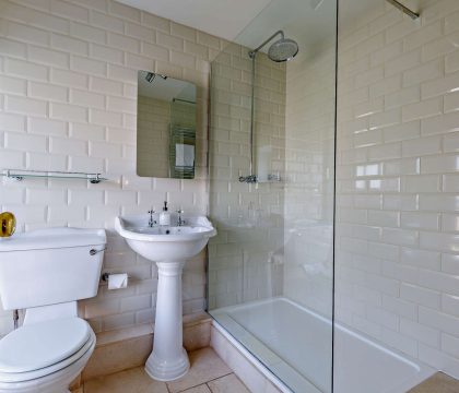 Ostlers Bathroom - StayCotswold