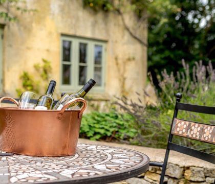 Laurel Tree Cottage Outdoor Dining - StayCotswold