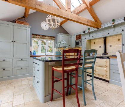 Laurel Tree Cottage Breakfast Bar - StayCotswold