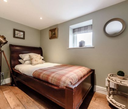Laurel Tree Cottage Single Bedroom - StayCotswold