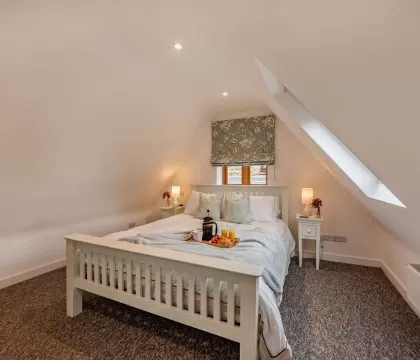 The Cottage at Robins Roost Bedroom - StayCotswold