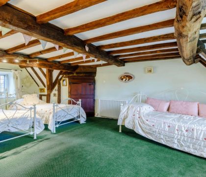 Middle Gable Three Single Beds - StayCotswold