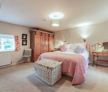 Barnsley Cottage Super King Bedroom - StayCotswold