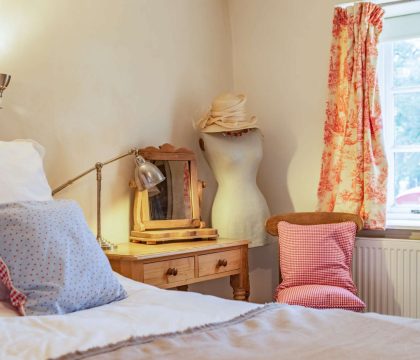 Barnsley Cottage Bedroom Furnishings - StayCotswold