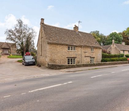 Barnsley Cottage Front Property - StayCotswold