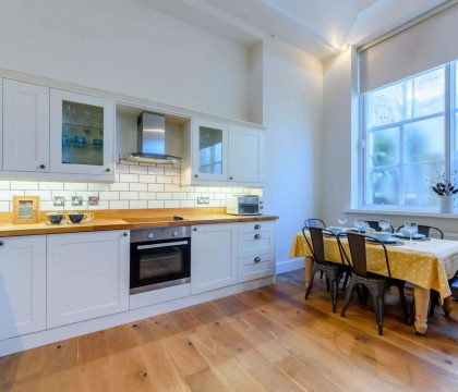 Church Mews Kitchen/Dining Area - StayCotswold