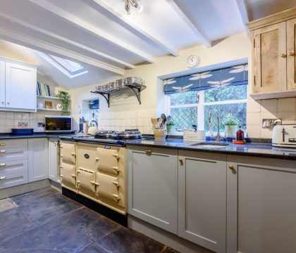 Spring Cottage, Kitchen - StayCotswold