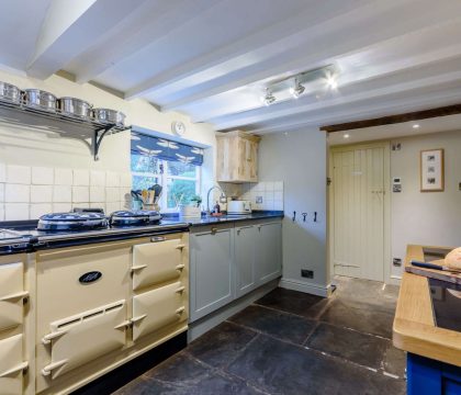 Spring Cottage, Kitchen - StayCotswold