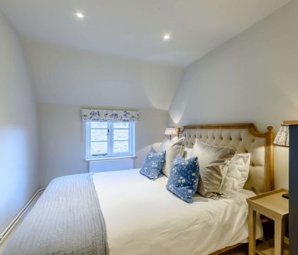 Spring Cottage, Double bed - StayCotswold