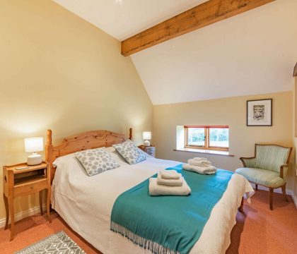 Bunt Barn Double Bedroom - StayCotswold