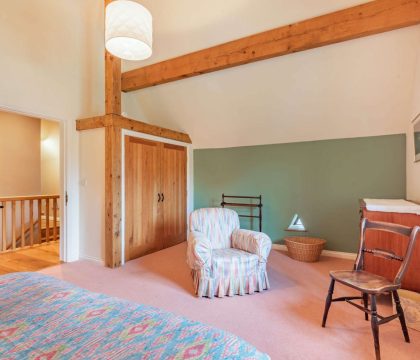 Bunt Barn Double Bedroom - StayCotswold