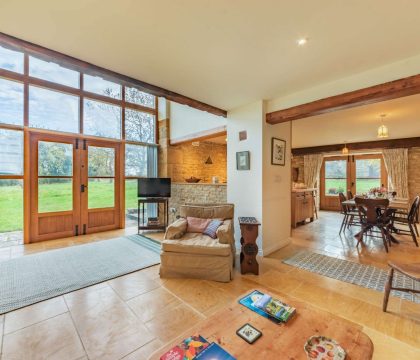 Bunt Barn Living Room - StayCotswold