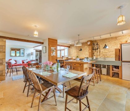 Bunt Barn Kitchen and Dining Room - StayCotswold