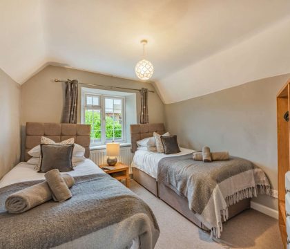 Miller's Cottage Twin Room - StayCotswold