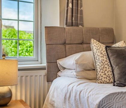 Miller's Cottage Twin Room - StayCotswold