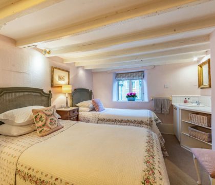 Pear Tree Cottage Bourton Twin Bedroom - StayCotswold