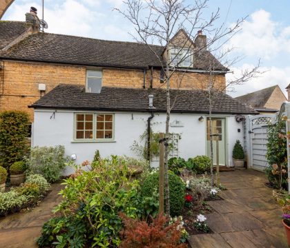 Pear Tree Cottage Bourton Patio Garden - StayCotswold