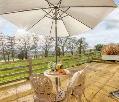 Oxbow Cottage Patio - StayCotswold