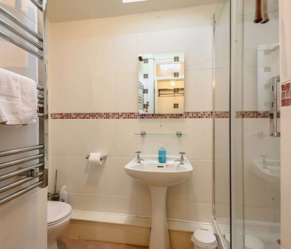 Oxbow Cottage Bathroom - StayCotswold