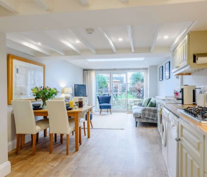 Bumble Cottage - Kitchen/Dining/Lounge Area - StayCotswold
