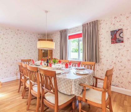 Elm Bank Family/Dining Room - StayCotswold