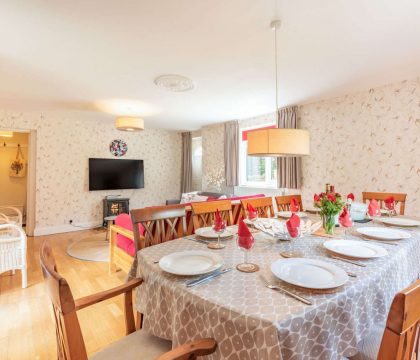 Elm Bank Family/Dining Room - StayCotswold