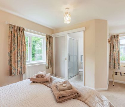 Elm Bank Bedroom 4 - StayCotswold