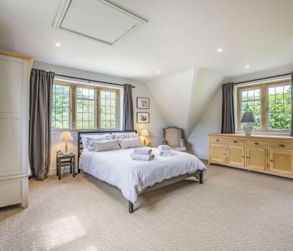 Willows House Master Bedroom - StayCotswold