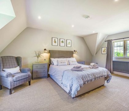 Willows House Bedroom 2 - StayCotswold