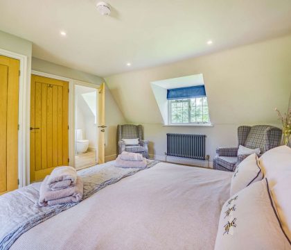 Willows House Bedroom 2 - StayCotswold
