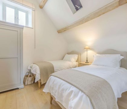 The Byre Twin Room - StayCotswold