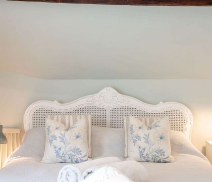 Norman Chapel Master Bedroom - StayCotswold