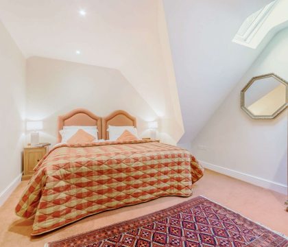 Owls Roost Bedroom 2 - StayCotswold