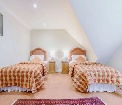 Owls Roost Bedroom 2 - StayCotswold