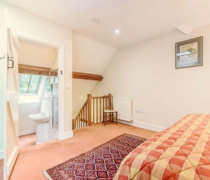 Owls Roost Bedroom 2 - StayCotswold