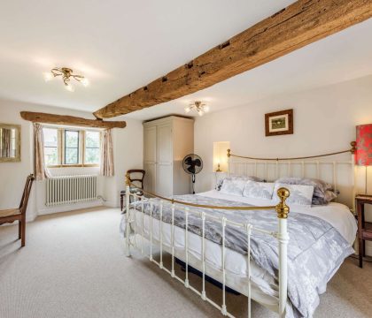 The Old Farmhouse Bedroom 2 - StayCotswold