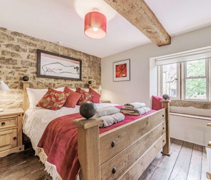 Keeley Cottage Master Bedroom - StayCotswold