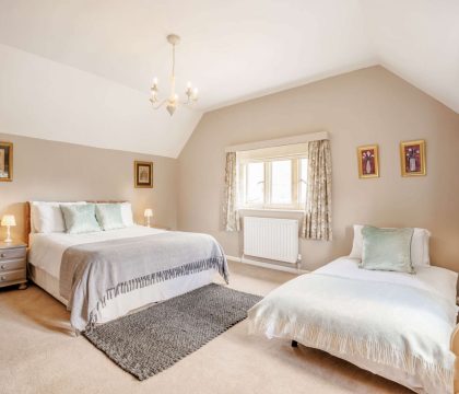 Little Mullions Master Bedroom - StayCotswold