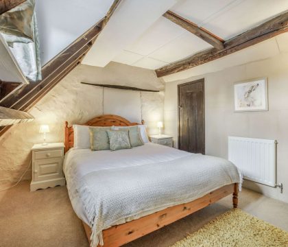 Little Mullions Double Bedroom - StayCotswold