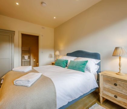 The Byre Double Bedroom -  StayCotswold