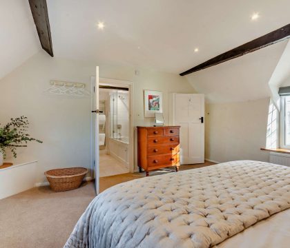 Causeway Cottage Master Bedroom - StayCotswold