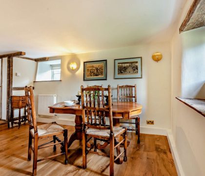 Bea's Cottage Dining Room - StayCotswold