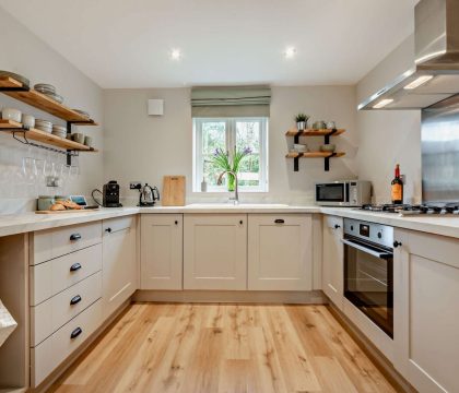 Cedar Cottage KItchen - StayCotswold 