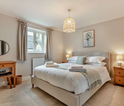 Cedar Cottage Master Bedroom - StayCotswold 