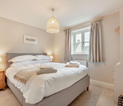 Cedar Cottage Bedroom 2 - StayCotswold 