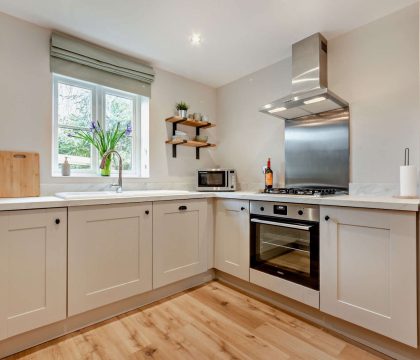 Cedar Cottage Kitchen - StayCotswold 