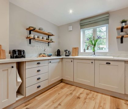 Cedar Cottage Kitchen - StayCotswold 